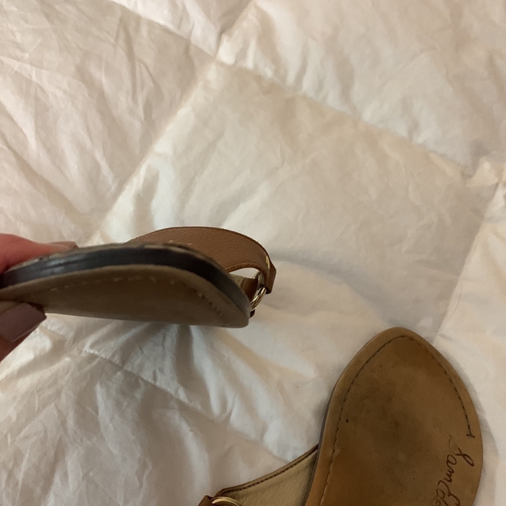 Sam Edelman EUC leather thongs with gold hardware size 6 - Picture 7 of 8